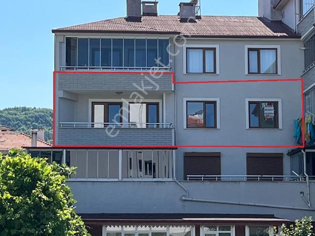 Cide Demiraş Emlaktan Çarşı Merkezinde Kiralık 3+1 Daire