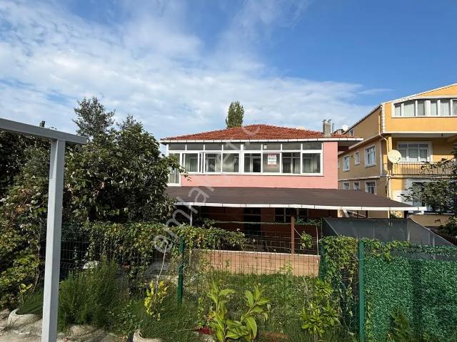 Cide Demirtaş Emlaktan Satılık 2 Katlı Ev Bahçe 2 Adet Dükkan