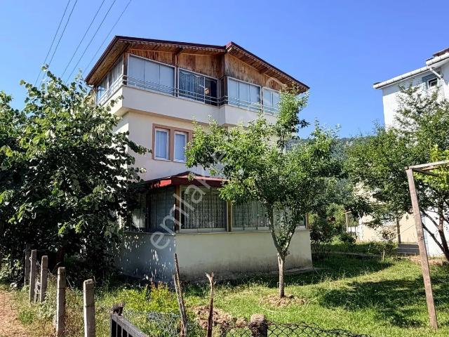 Cide Demirtaş Emlaktan Triplex Lüks Villa