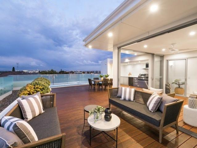 CIEL NORTH FACING PENTHOUSE UNIMPEDED LUXURY