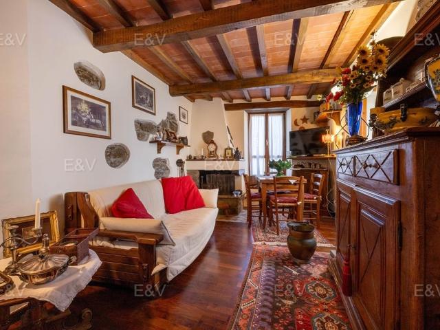 Cielo Terra in borgo storico con giardino panoramico 70m² Ortignano Raggiolo