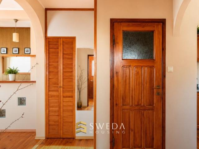 Zapraszam do obejrzenia przestronnego domu 216 m² z sauną i ogrodem