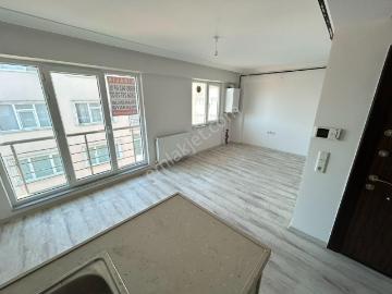 Cihan Emlaktan Kiralık Bentbaşında Çarşı İçinde Yeni 1+1 Daire