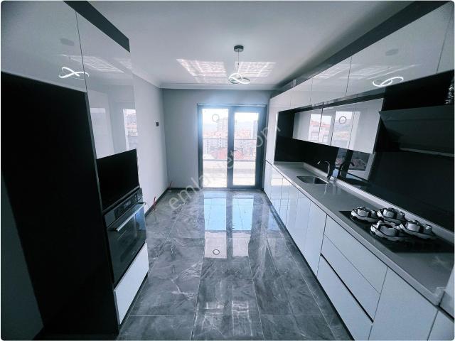 Cihandan Burç Kızılcahamam Ve Piri Cadde Yakını Satlık 3+1 Daire