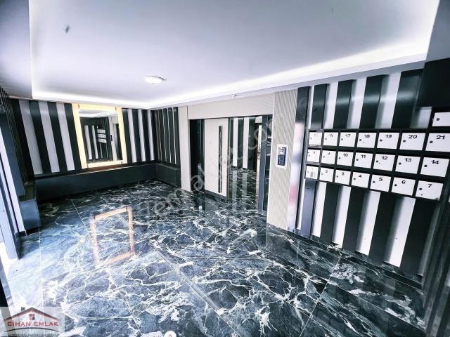 Cihandan Burç Kızılcahamam Ve Piri Caddeleri Yakını Satlık 3+1