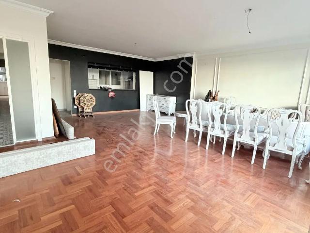 Cihangir’de Prestijli Konumda 5+2 Satılık Daire