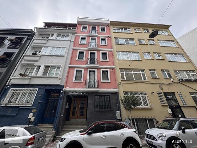 Cihangir Pürtelaş Sokak Üzerinde Yeni Binada Kiralık 1+1 Daire