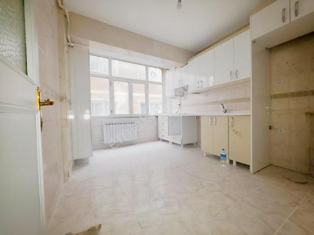 Cihangirde Meşrutiyet Caddesine Yakın Kiralık 2+1 Arakat Daire