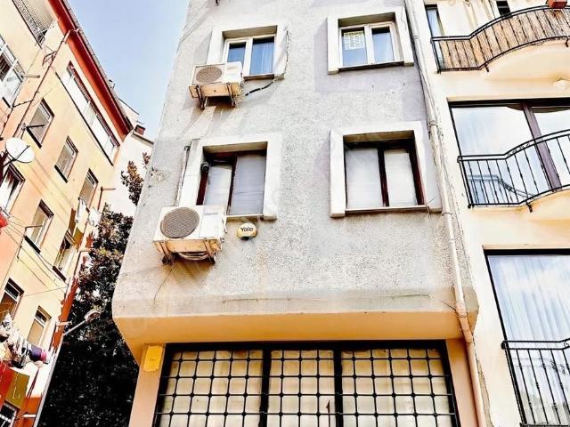 Cihangirde Satılık 3+1 Daire İçi Özel Yapılmış