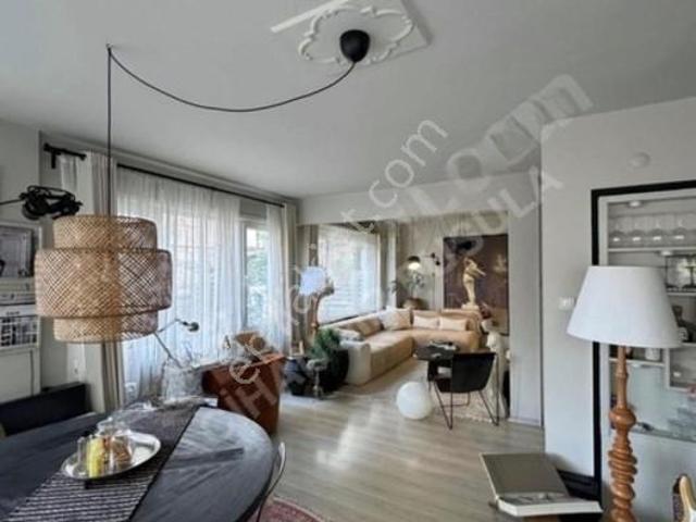 Cihangir'de 3+1, 145m² Balkonlu Daire