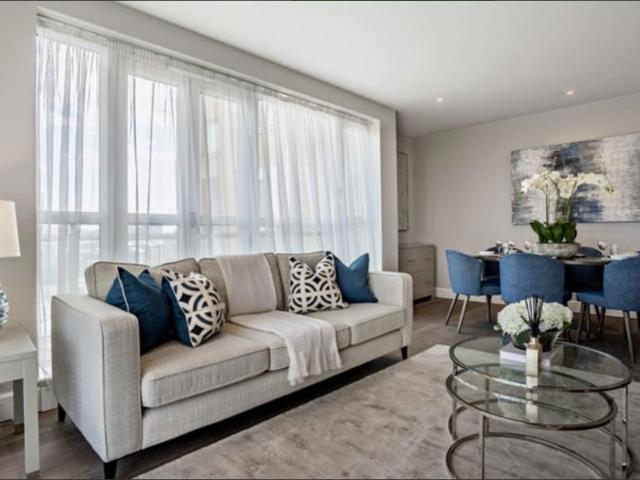 Circus Apartments, Westferry Circus, Canary Wharf, London E14, 2 bed flat to rent, £4,013 pcm | PrimeLocation