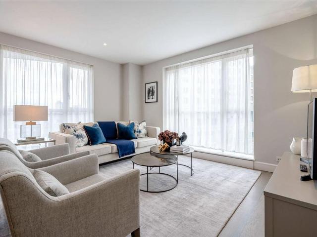 Circus Apartments, Canary Riverside. 1 bed flat to rent £2,900 pcm £669 pw
