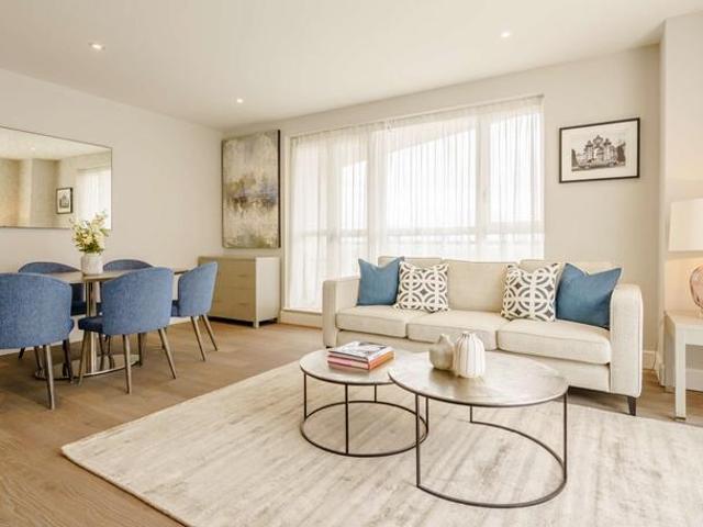 Circus Apartments E14 2 bed flat to rent £4,247 pcm £980 pw