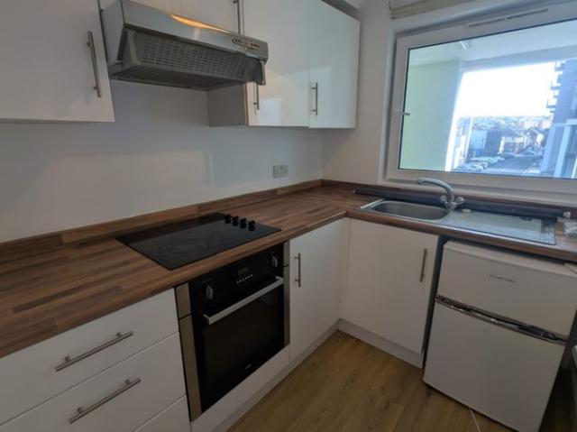 Circus Parade, Brighton BN1, Studio to rent, £850 pcm | PrimeLocation
