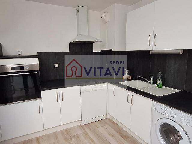 CIRES LES MELLO PLEIN CENTRE VILLE APPARTEMENT TYPE F2
