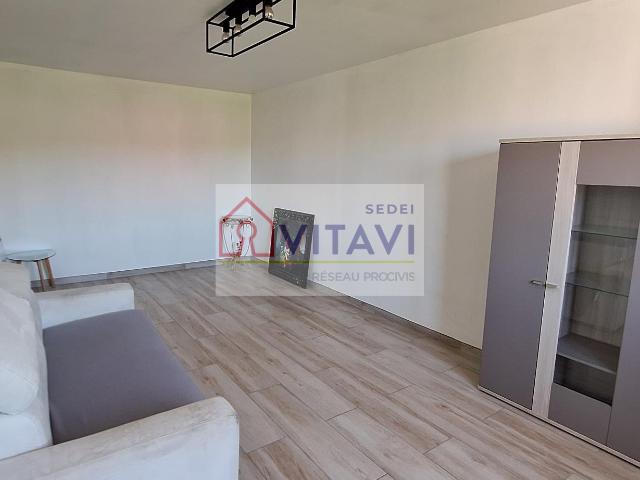 CIRES LES MELLO PLEIN CENTRE VILLE APPARTEMENT TYPE F2