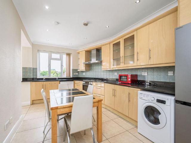 Cissbury Ring South, Woodside Park. 4 bed semi detached house to rent £7,999 pcm £1,846 pw