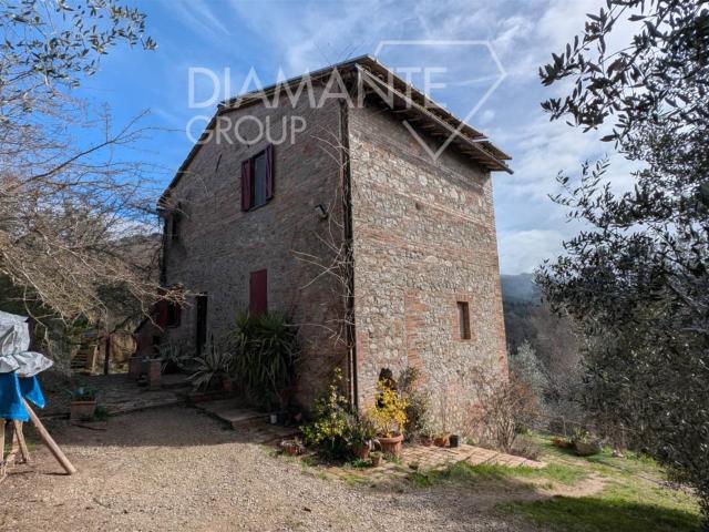 Citta Della Pieve Pg: Vocabolo Acquaiole. Casale in pietra. 190m² Città della Pieve