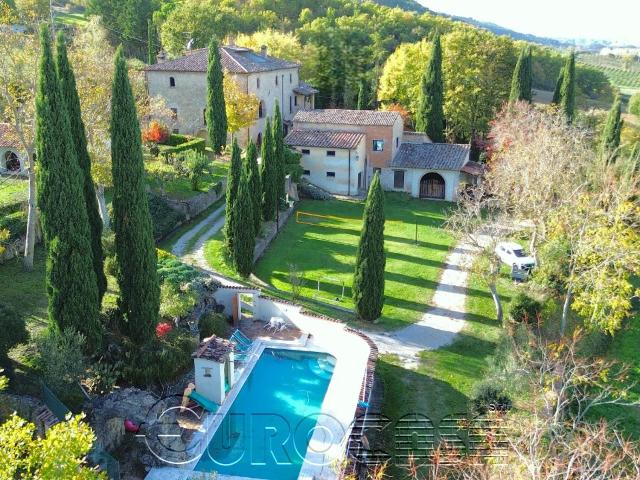 Citta' Di Castello, situato su una bella collina a poca dist. 1150m² Città di Castello