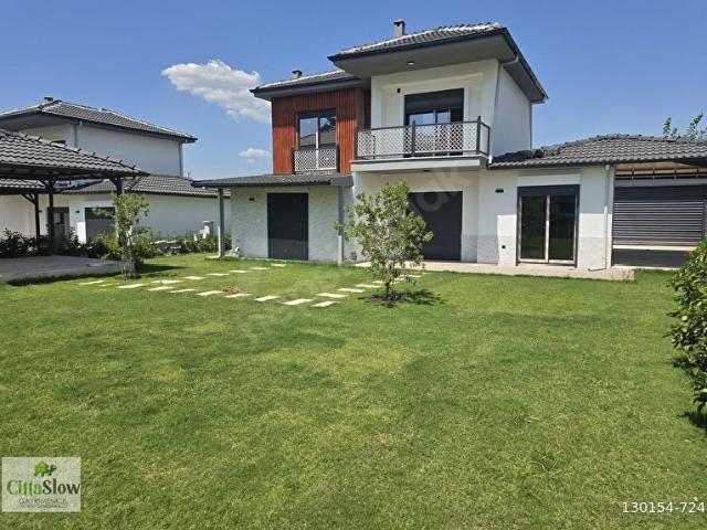 CittaSlow'dan Toparlar'da 530m2 Arsalı Kiralık Lüks 3+1 Villalar