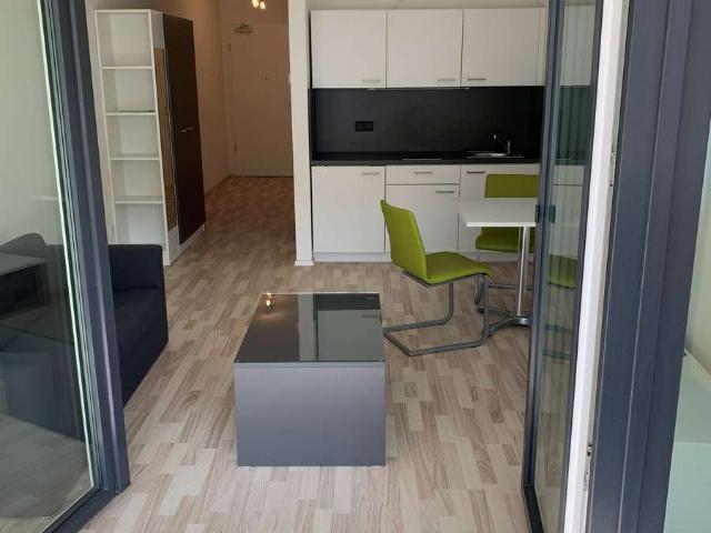 City nah 1 Zimmer Apartment möbliert mit Balkon, Aufzug, zzgl. 50 € für PKW Stellplatz