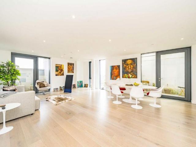 City North Place, London N4 3 bed flat to rent £4,000 pcm £923 pw