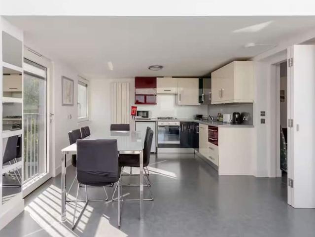 City of Edinburgh, EH16 5GT, United Kingdom | 2 bed condo for rent #171785838 | Rentberry