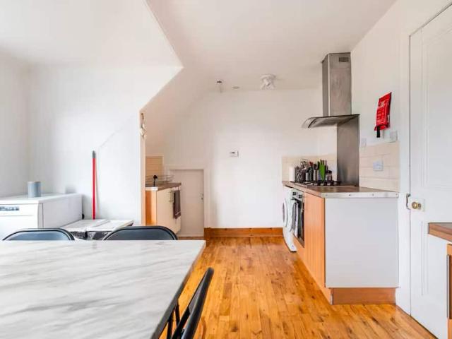 City of Edinburgh, EH16 5PA, United Kingdom | 5 bed duplex for rent #147265927 | Rentberry