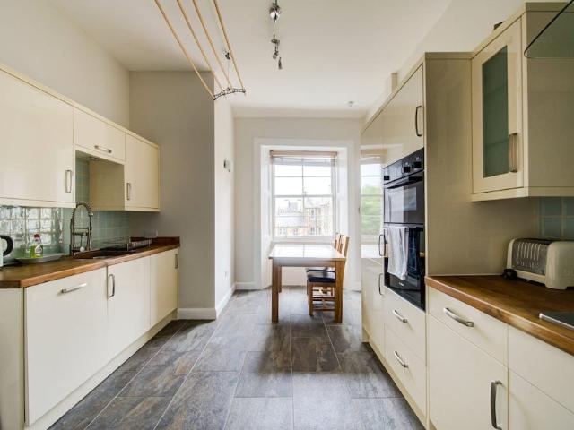 City of Edinburgh, EH10 4JF, United Kingdom | 2 bed apartment for rent #100219219 | Rentberry