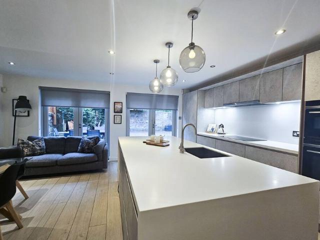 City of Edinburgh, EH10 4LS, United Kingdom | 3 bed duplex for rent #160271636 | Rentberry