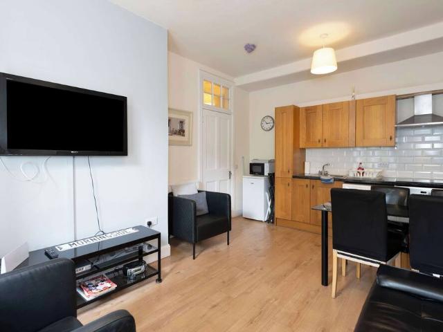 City of Edinburgh, EH10 5LT, United Kingdom | 2 bed apartment for rent #167059406 | Rentberry