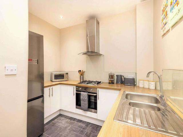 City of Edinburgh, EH11 1EP, United Kingdom | 2 bed apartment for rent #164776570 | Rentberry