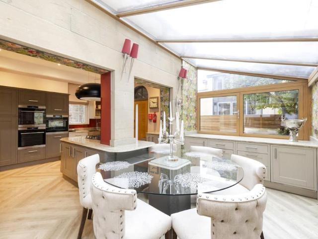 City of Edinburgh, EH1 3EP, United Kingdom | 4 bed apartment for rent #147248738 | Rentberry