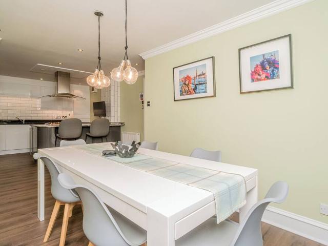 City of Edinburgh, EH1 3HY, United Kingdom | 3 bed apartment for rent #168010886 | Rentberry