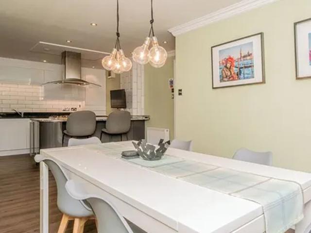 City of Edinburgh, EH1 3HY, United Kingdom | 4 bed apartment for rent #168010886 | Rentberry