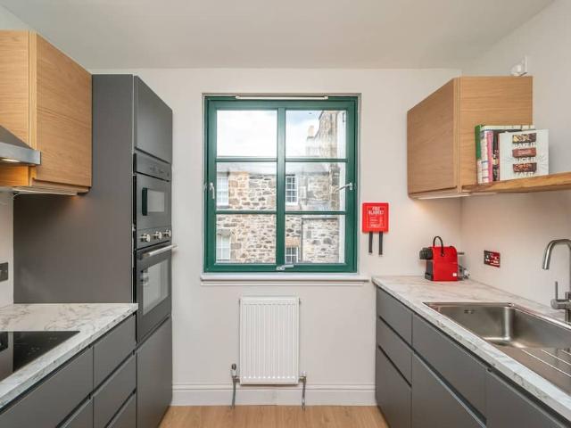 City of Edinburgh, EH1 3QN, United Kingdom | 3 bed townhouse for rent #97228109 | Rentberry