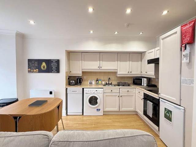 City of Edinburgh, EH1 1QQ, United Kingdom | 3 bed apartment for rent #97930174 | Rentberry