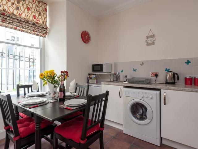 City of Edinburgh, EH1 1QR, United Kingdom | 2 bed apartment for rent #96105643 | Rentberry