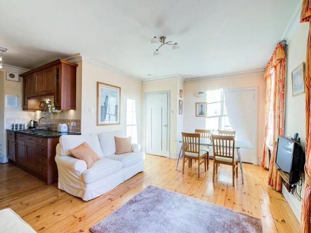 City of Edinburgh, EH1 1RD, United Kingdom | 2 bed apartment for rent #95619561 | Rentberry