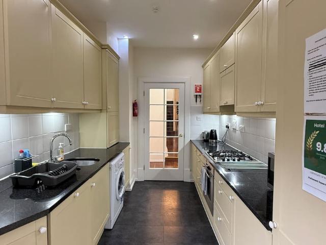 City of Edinburgh, EH1 1RF, United Kingdom | 2 bed apartment for rent #97942136 | Rentberry