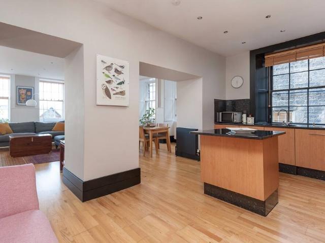 City of Edinburgh, EH1 1RF, United Kingdom | 2 bed apartment for rent #121444322 | Rentberry