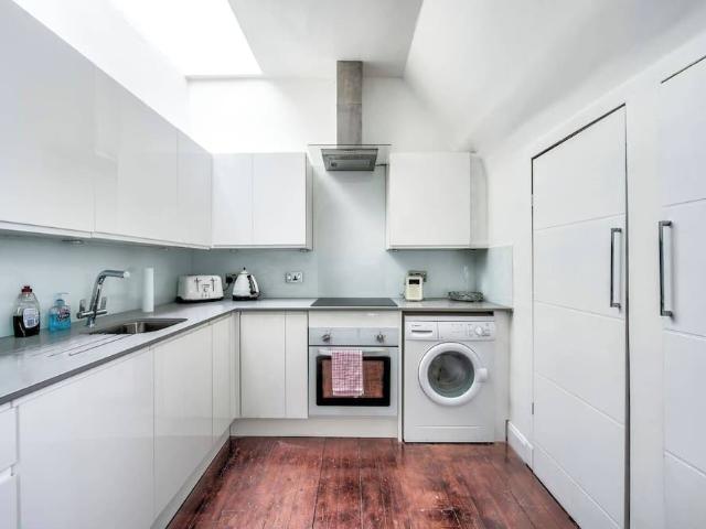 City of Edinburgh, EH1 1SR, United Kingdom | 2 bed apartment for rent #96701782 | Rentberry
