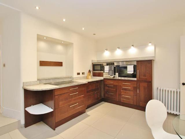 City of Edinburgh, EH1 2NA, United Kingdom | 3 bed apartment for rent #152279766 | Rentberry