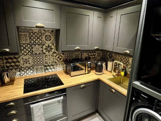 City of Edinburgh, EH1 2AW, United Kingdom | 3 bed apartment for rent #108016109 | Rentberry