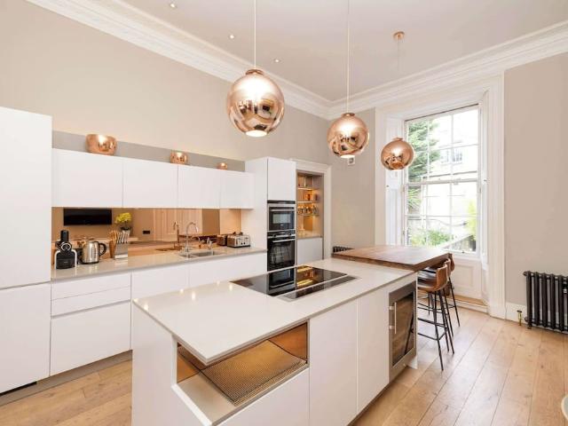 City of Edinburgh, EH1 2BW, United Kingdom | 3 bed apartment for rent #96491466 | Rentberry