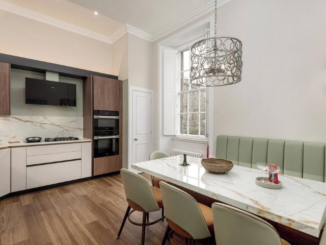 City of Edinburgh, EH1 2DP, United Kingdom | 3 bed apartment for rent #96529034 | Rentberry