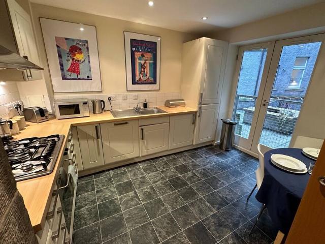 City of Edinburgh, EH1 2HH, United Kingdom | 2 bed apartment for rent #121471751 | Rentberry