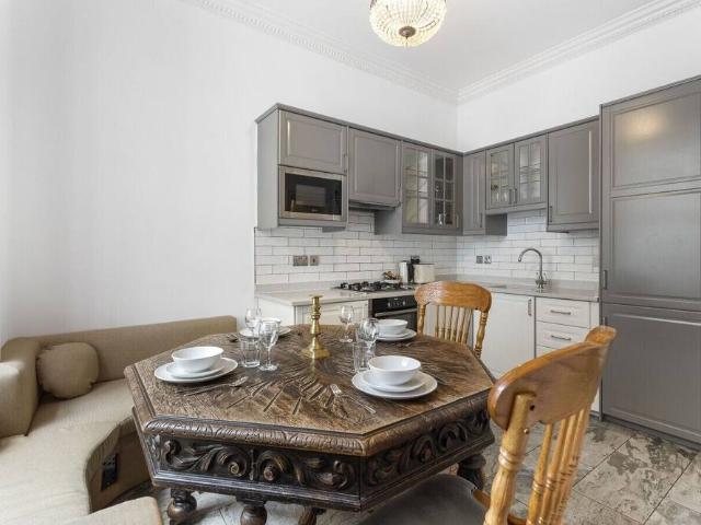 City of Edinburgh, EH1 2HH, United Kingdom | 2 bed apartment for rent #171438945 | Rentberry