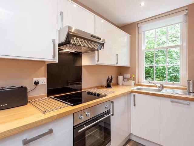 City of Edinburgh, EH1 2HS, United Kingdom | 1 bed apartment for rent #96105878 | Rentberry