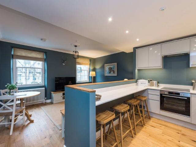 City of Edinburgh, EH1 2JR, United Kingdom | 3 bed apartment for rent #147392996 | Rentberry